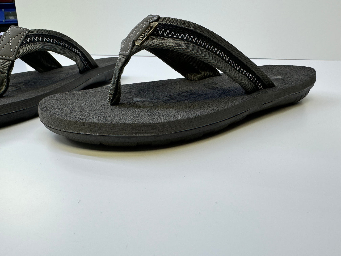 J202 Men’s Arch Support Flip Flops – Comfortable Sandals with Soft Cushion Footbed | Lightweight, Non-Slip, Shock-Absorbing EVA Flip Flops for Beach, Shower & Everyday Wear