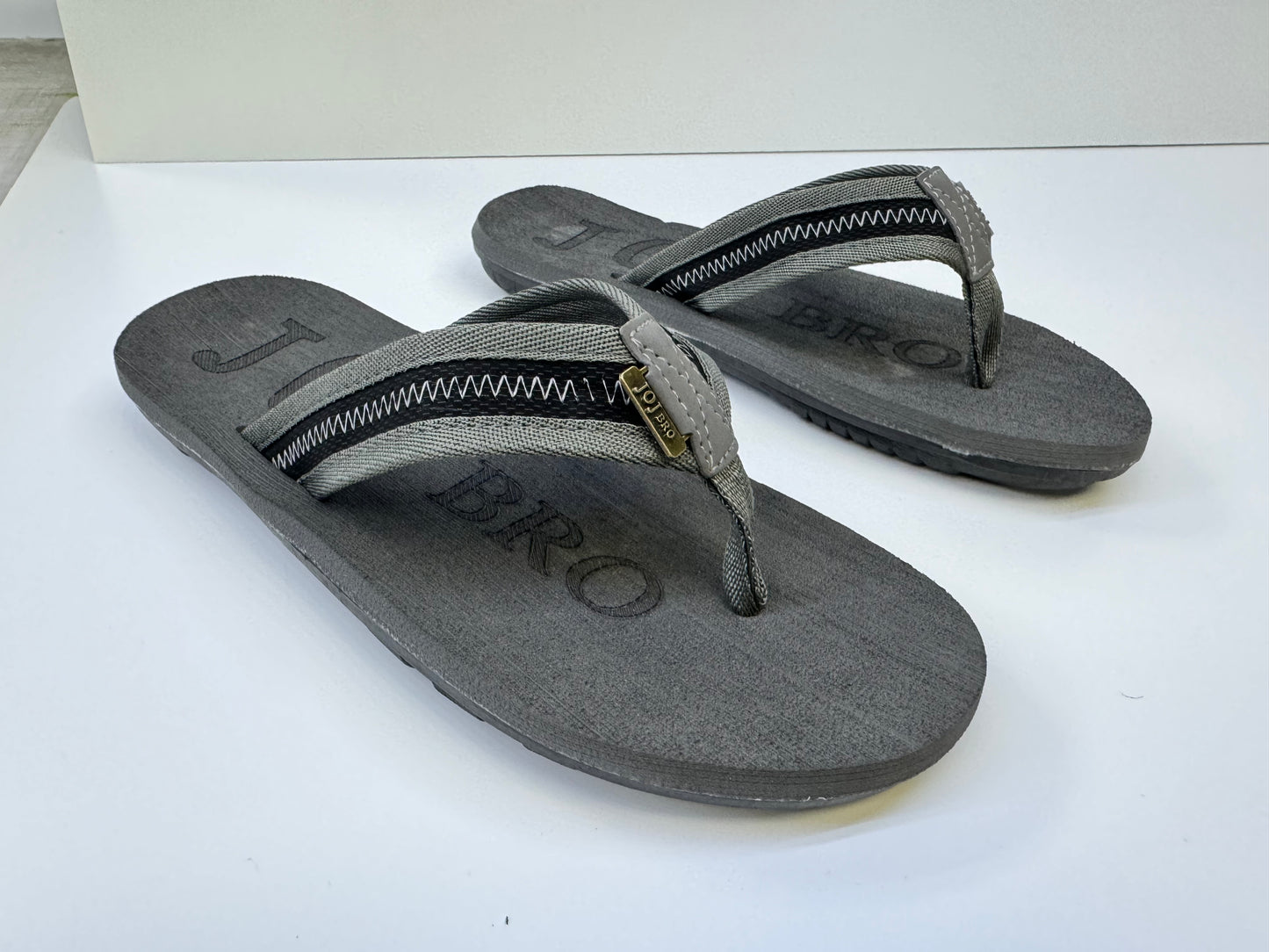 J202 Men’s Arch Support Flip Flops – Comfortable Sandals with Soft Cushion Footbed | Lightweight, Non-Slip, Shock-Absorbing EVA Flip Flops for Beach, Shower & Everyday Wear