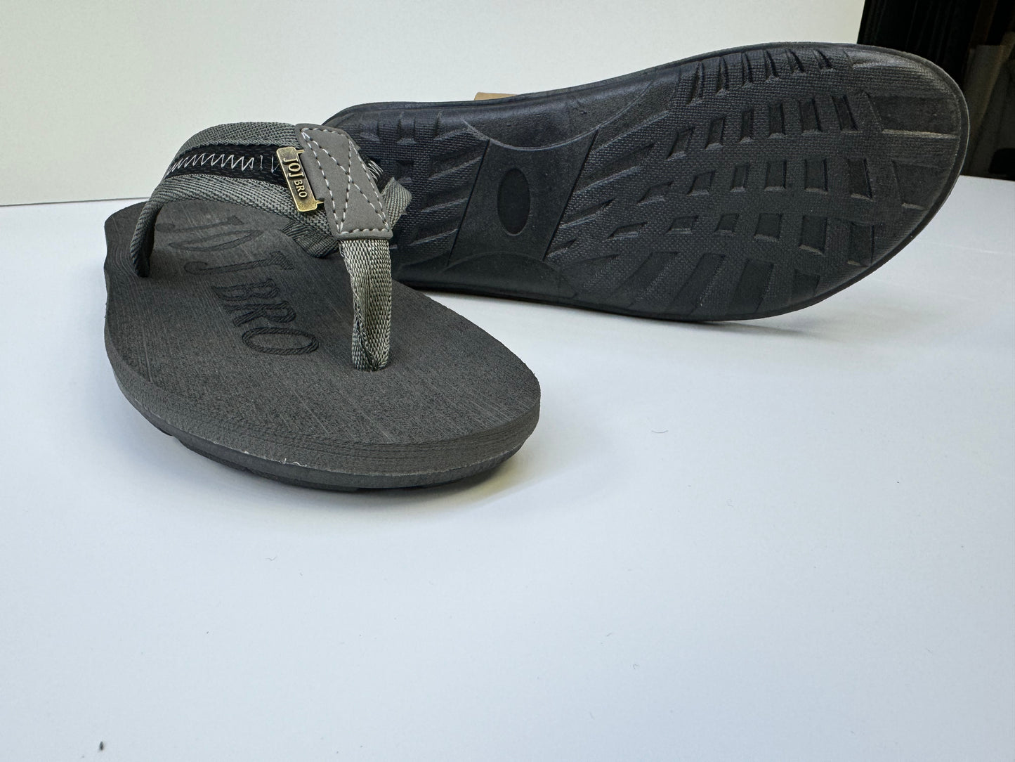 J202 Men’s Arch Support Flip Flops – Comfortable Sandals with Soft Cushion Footbed | Lightweight, Non-Slip, Shock-Absorbing EVA Flip Flops for Beach, Shower & Everyday Wear